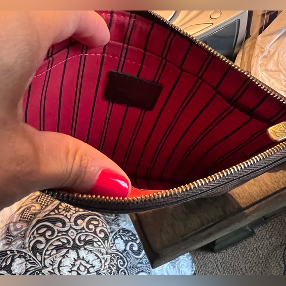 Louis Vuitton wristlet - Picture 9 of 15